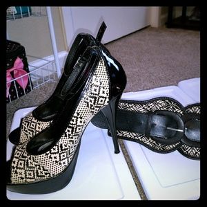 Heels with matching belt
